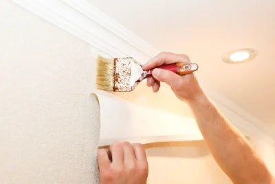 Pose de papier peint à Roussines — revêtements muraux et toiles de verre